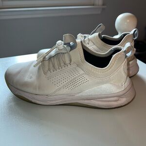 Clove healthcare shoes